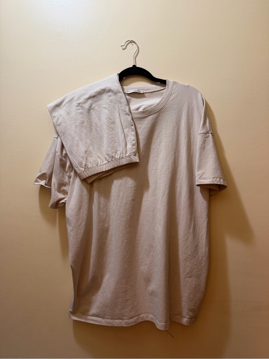 Zenana Outfitters Tops - Zenana Outfitters  Short Sleeve Crew T-Shirt with shorts in Beige